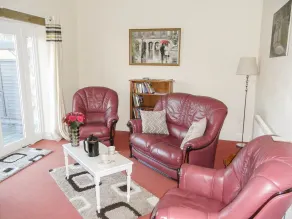 Y Bwythyn at Henfaes - Living room