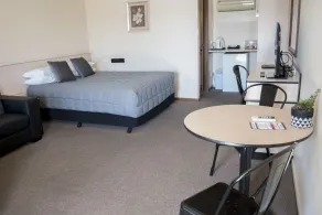 Highway Inn Motel - Room