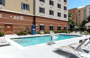 Candlewood Suites - Miami Exec Airport - Kendall by IHG - Piscina