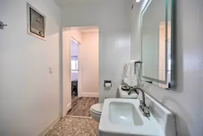 Ideally Located Studio with Off-Street Parking! - Innvendig
