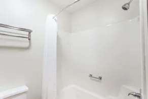 Super 8 by Wyndham Dixon - Bathroom