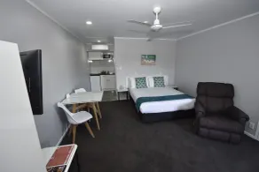 BKs Palm Court Motor Lodge - Habitación
