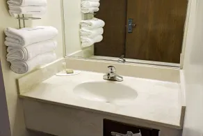 Super 8 by Wyndham Heath/Newark - Salle de bain