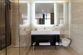 Dominic Smart & Luxury Suites - Republic Square - Bathroom
