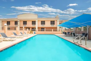 Days Inn by Wyndham McAllen - Piscine