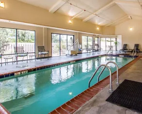 Quality Inn & Suites Benton - Draffenville - Pool