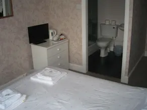 The Beaches Guest House - Room