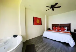 Sunset at Aninuan Beach Resort  - Chambre