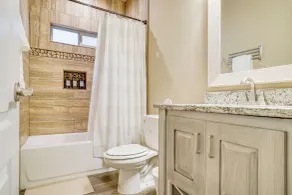 Unique El Paso Home w/ Patio ~ 1 Mi to The Shoppes - Innvendig