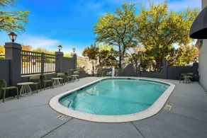 Spark by Hilton Grapevine DFW North - Piscine