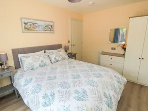 6 Fairfax Close - Room