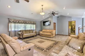 Peaceful Toledo Retreat w/ Spacious Yard! - Interiör