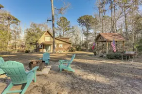 Lake Days on Sam Rayburn! Wooded Retreat w/ Yard - Interiør