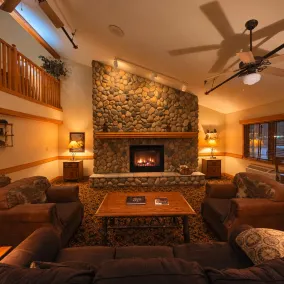 Moose Lake Lodge & Suites - Lobby sitting area