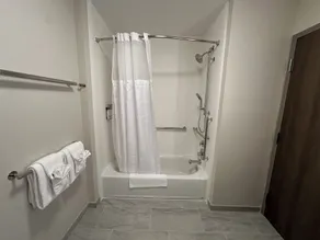 Holiday Inn Express Peotone by IHG - Baño
