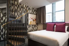 Roomzzz Manchester Victoria - Room