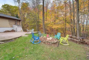 Easy Cleveland Access! Quiet Suburb Stay w/ Yard - Interior