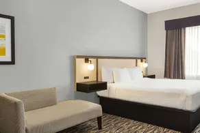 Ramada by Wyndham Marina - Chambre
