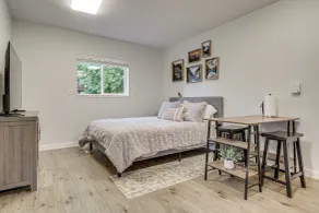 Cozy Quaint Cottage: Park-like Setting - Interior