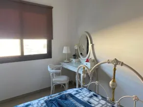 Dúplex de dos dormitorios con vistas a la montaña y al mar - Habitación
