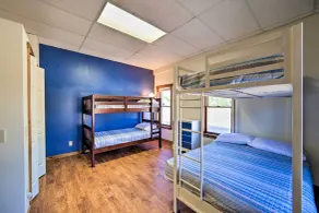 2 Mi to Ice Caves: Pet-friendly Eben Junction Apt - Interior