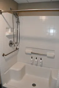 Cobblestone Inn & Suites - Trenton - Badezimmer