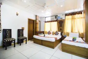 FabHotel Alpine - Chambre