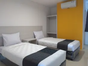 LG Hotel Jember by Calli Rooms - Room