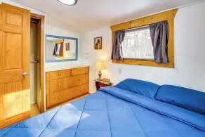 Pet-friendly Irons Cottage w/ Fire Pit & Fireplace - Innvendig