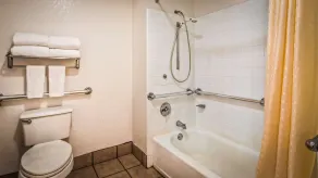 SureStay Hotel by Best Western Floresville - Badeværelse