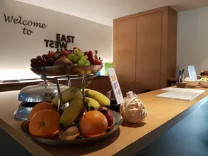 East West Hotel Basel - Rezeption