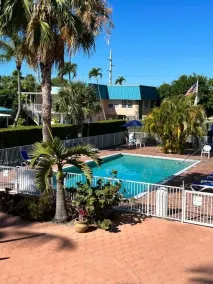 Breezy Palms Resort - Pool