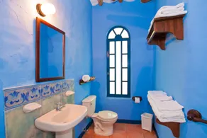 Mantaraya Lodge - Bathroom
