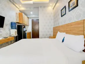 OYO Life 93086 Apartemen The Suite Metro By Abbah Property - Zimmer