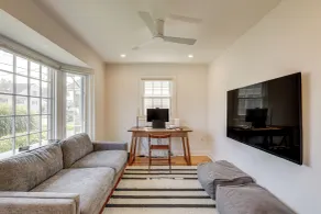 Modern Vacation Home w/ Heated Pool, Mins to Beach - Interiör