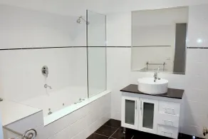 CocknBull Boutique Hotel Echuca - Bathroom