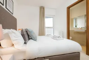 Tailored Stays - Cambridge City Duplex Apartments - Værelse