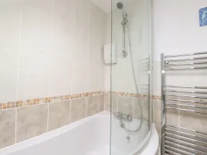 Swallows Nest Cottage - Banheiro