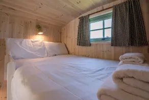 Honeysuckle Farm Hut 5 - Suffolk Farm Holidays - Værelse