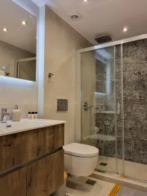 10 Apartments & Suites Athens - Bathroom