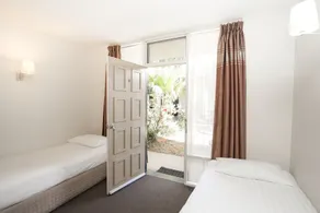 Sandors Motor Inn - Room