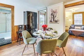 1 Mi to Main St: Riverside Torrington Apt w/ Yard - Interiør