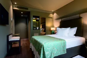 Hotel Jaguar Oporto - is Near the Metro has Free Parking and a Free Shuttle Service between the Airport and the Hotel from 7AM to 8PM - Zimmer