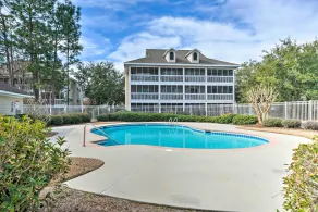 Marina & Pool: Roomy Golf-view Home in Southport - Innenbereich