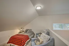 Modern Hideaway: Fire Pit, 5 Mi to Mt Rainier - Zimmer