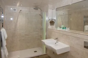 Best Western Premier Doncaster Mount Pleasant Hotel - Bathroom