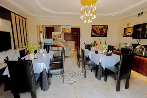 One Click Cozy Suites - Restaurant
