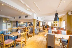Premier Inn Manchester Salford Quays - Restaurant