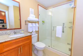 Candlewood Suites Houston I-10 East by IHG - Bathroom