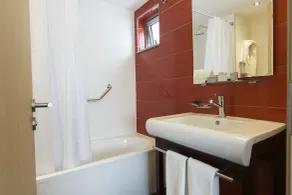 Regency Way Montevideo Hotel - Bathroom